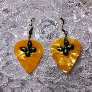 Dashing Guitar pick earrings